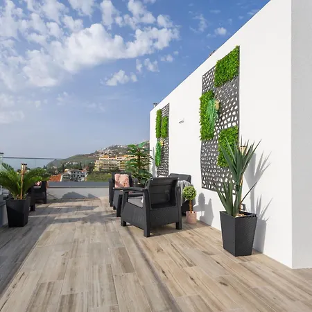 Helena Crystal Caniço