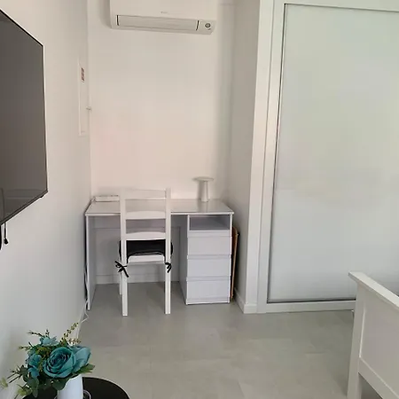 Helena Crystal Πανσιόν Caniço