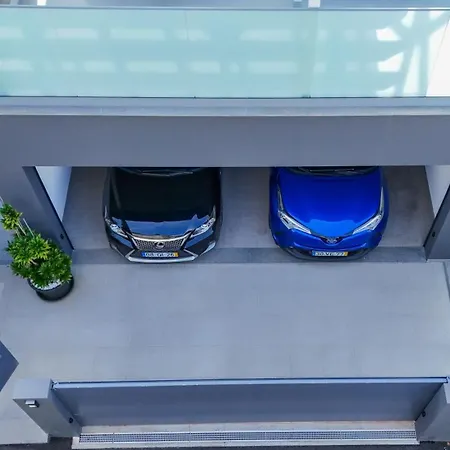 Helena Crystal Caniço