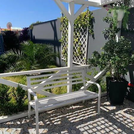 Helena Crystal Guest house