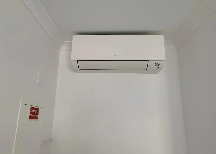 Helena Crystal Caniço