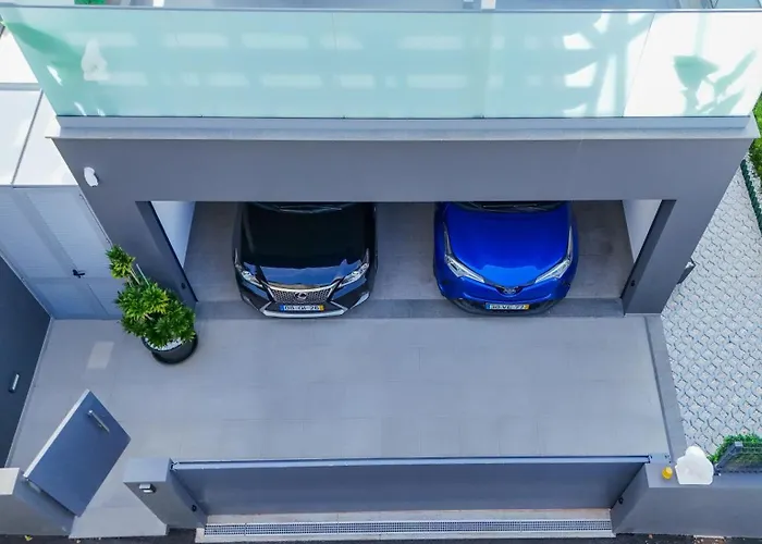 Helena Crystal Caniço